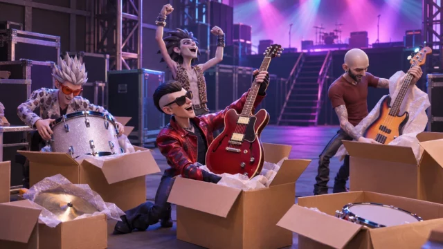 Personajes de Stage Tour celebran los envíos de baterías de Stage Tour mientras desempaquetan guitarras y batería en un backstage.