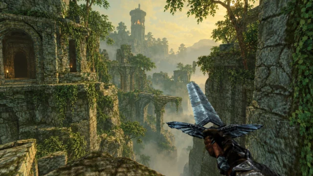 Queen's Domain RPG: vista en primera persona de la Espada Sagrada alada sobre un abismo entre ruinas selváticas y niebla